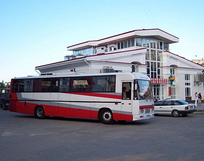 Další nástavba Prima na bázi Karosa  - snímky z roku 2005 ze Simferopolu.