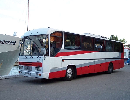 Další nástavba Prima na bázi Karosa - snímky z roku 2005 ze Simferopolu.