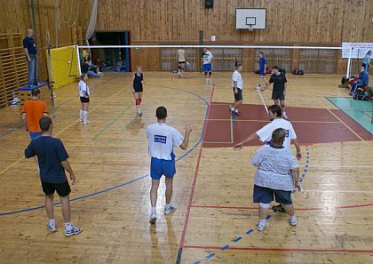 ... a ještě jednou volejbal. Záběry ze sportovní haly a ze školních tělocvičen.