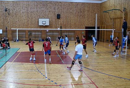 ... a ještě jednou volejbal. Záběry ze sportovní haly a ze školních tělocvičen.