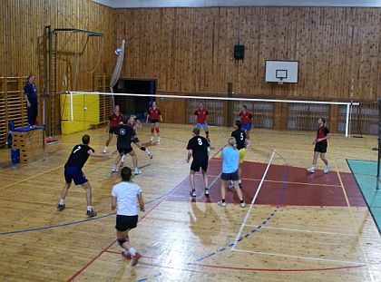 ... a ještě jednou volejbal. Záběry ze sportovní haly a ze školních tělocvičen.