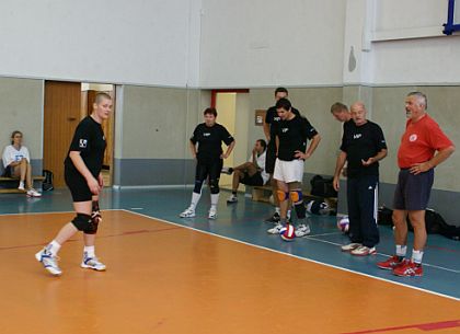 ... a ještě jednou volejbal. Záběry ze sportovní haly a ze školních tělocvičen.