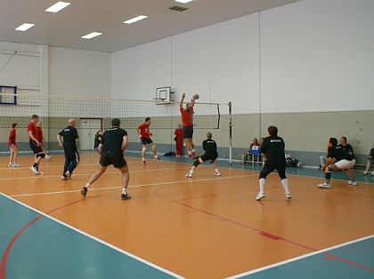 ... a ještě jednou volejbal. Záběry ze sportovní haly a ze školních tělocvičen.