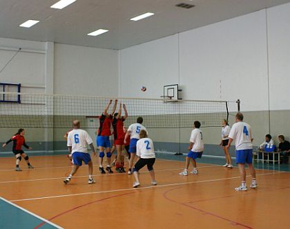 ... a ještě jednou volejbal. Záběry ze sportovní haly a ze školních tělocvičen.