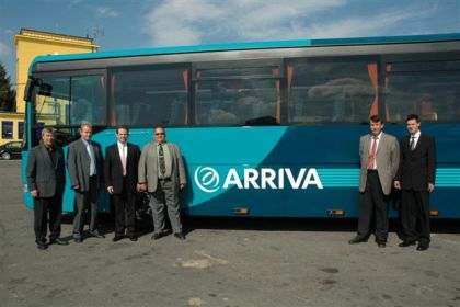 Fotografie z  předání prvních autobusů Irisbus Crossway v barvách