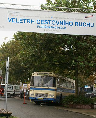 Autobusové záběry z regionálního veletrhu cestovního ruchu ITEP v Plzni.