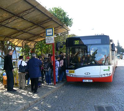 Kloubový autobus Solaris Urbino 18 Plzeňských městských dopravních podniků