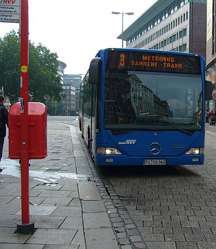 Hamburská autobusová přehlídka.