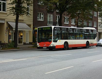 Hamburská autobusová přehlídka.