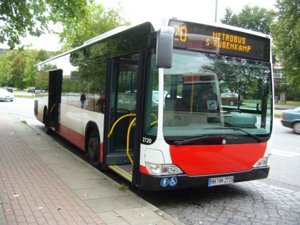 Hamburská autobusová přehlídka.