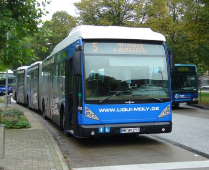 Hamburská autobusová přehlídka.