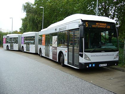 Hamburská autobusová přehlídka.