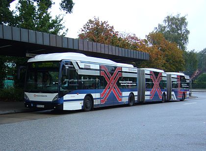 Hamburská autobusová přehlídka.
