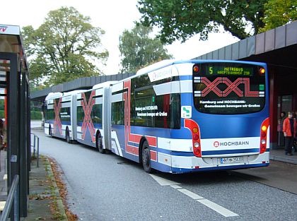 Hamburská autobusová přehlídka.