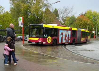 Hamburská autobusová přehlídka.