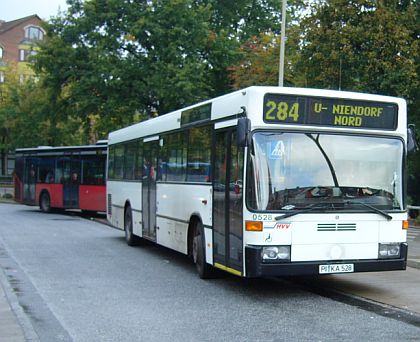 Hamburská autobusová přehlídka.