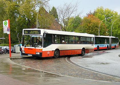 Hamburská autobusová přehlídka.