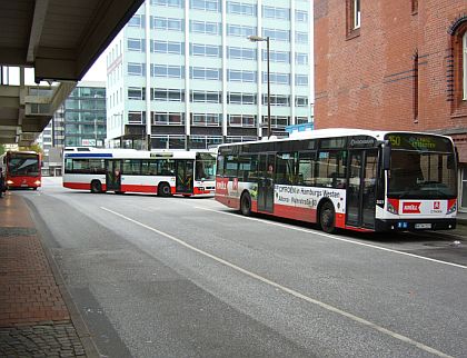 Hamburská autobusová přehlídka.