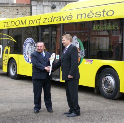 Slavnostní předání autobusu TEDOM na stlačený zemní plyn ČSAD Liberec.