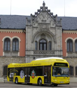 Slavnostní předání autobusu TEDOM na stlačený zemní plyn ČSAD Liberec.