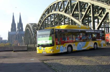 První autobus MAN  s přeplňovaným 200 kW vodíkovým motorem přijel do Berlína.