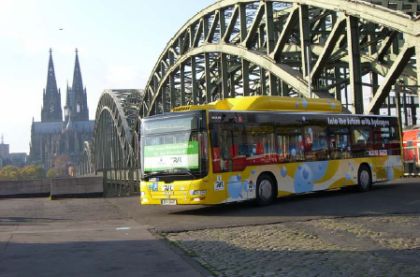 První autobus MAN s přeplňovaným 200 kW vodíkovým motorem přijel do Berlína.