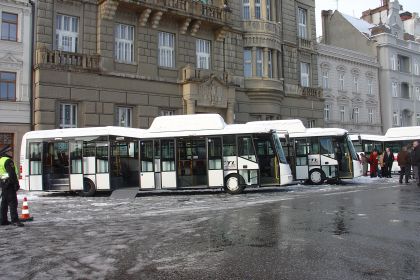 Dalších pět nových ekologických a bezbariérových autobusů CNG