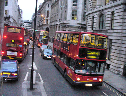 BUSportál SK: LONDON - Červená záplava doubledeckerů