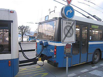 Trolejbus s vlekem v Luzernu. Švýcarský Hess je tradičním výrobcem souprav.