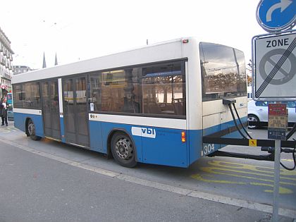 Trolejbus s vlekem v Luzernu. Švýcarský Hess je tradičním výrobcem souprav.