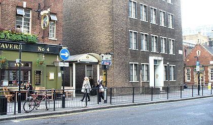 BUSportál SK: Victoria Coach Station LONDON