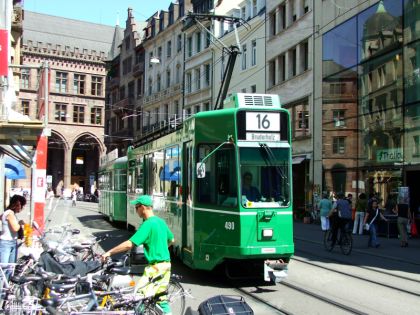 Systémy veřejné dopravy v Evropě: Švýcarsko 26.7.2007. Basel a Luzern.