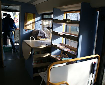 Plzeňský bibliobus.  Autobus Irisbus Crossway Knihovny města Plzně jsme