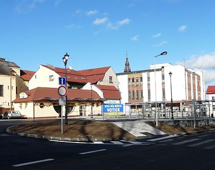 31.1. 2008 bylo slavnostně otevřeno nové autobusové nádraží ve Voticích