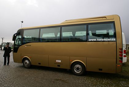 Redakce BUSportálu si vyzkoušela další midibus. Faceliftovaný Isuzu Turquoise