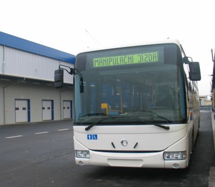 Autobusy pro přepravu vozíčkářů v pražské hromadné dopravě.