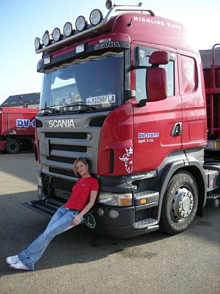 Sedmadvacetiletá Michaela Duchoňová řídí již tři a půl roku  kamion.