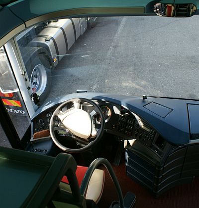 Neoplan RoadShow 2008: Autokar Starliner realizačního týmu Toyota pro závody F1.
