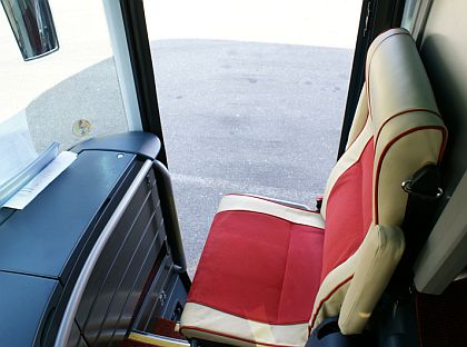 Neoplan RoadShow 2008: Autokar Starliner realizačního týmu Toyota pro závody F1.