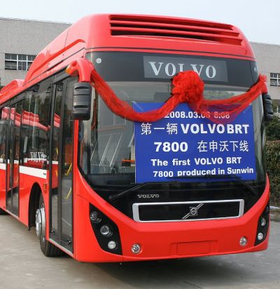 Volvo představuje kloubový metrobus pro BRT v Číně.