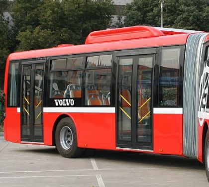 Volvo představuje kloubový metrobus pro BRT v Číně.