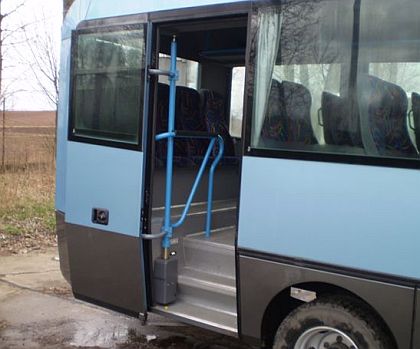 Na lince 411 Pražské integrované dopravy se objevil zajímavý malý autobus ALMA.