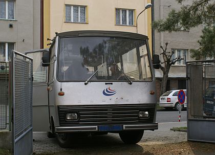 Z předávání rozhlasového přenosového vozu Karosa A-30-N ČSAD autobusy Plzeň.