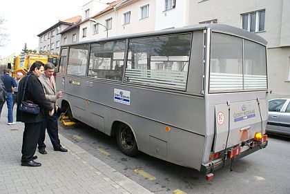 Z předávání rozhlasového přenosového vozu Karosa A-30-N ČSAD autobusy Plzeň.