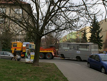 Z předávání rozhlasového přenosového vozu Karosa A-30-N ČSAD autobusy Plzeň.