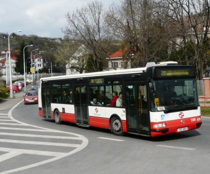 Nejen autobusový víkend v pražské hromadné dopravě v obrazech.