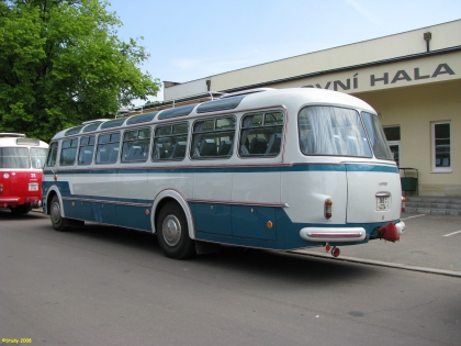 Z oslav 100 let od zavedení první autobusové linky v Čechách.