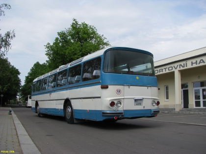 Z oslav 100 let od zavedení první autobusové linky v Čechách.