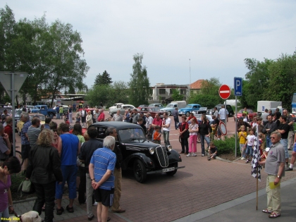 Z oslav 100 let od zavedení první autobusové linky v Čechách.