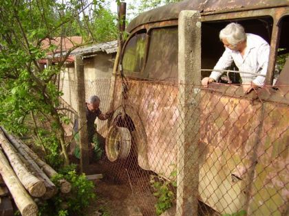 Záchranáři zachraňují nejen životy a  majetek, ale i autobusovou historii.